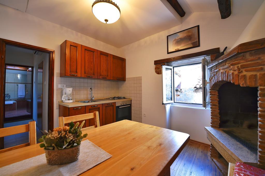 Antique Apartment Arsenale Rovigno Esterno foto